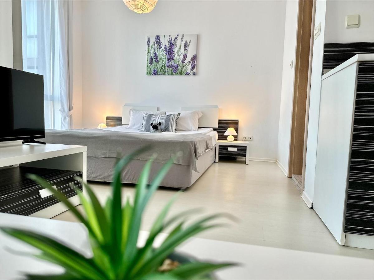 Menada Rainbow Apartments ซันนีบีช ภายนอก รูปภาพ