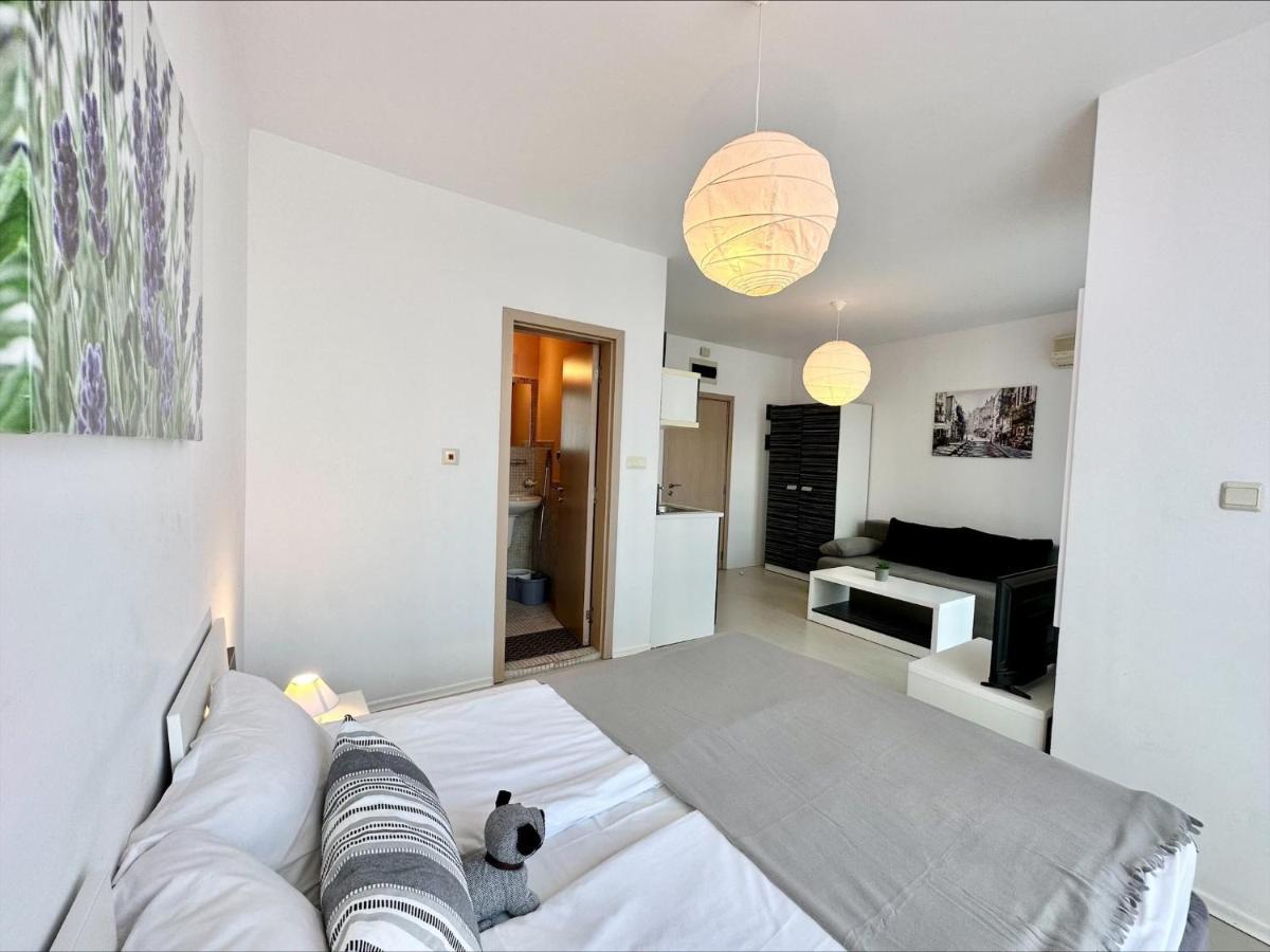 Menada Rainbow Apartments ซันนีบีช ภายนอก รูปภาพ