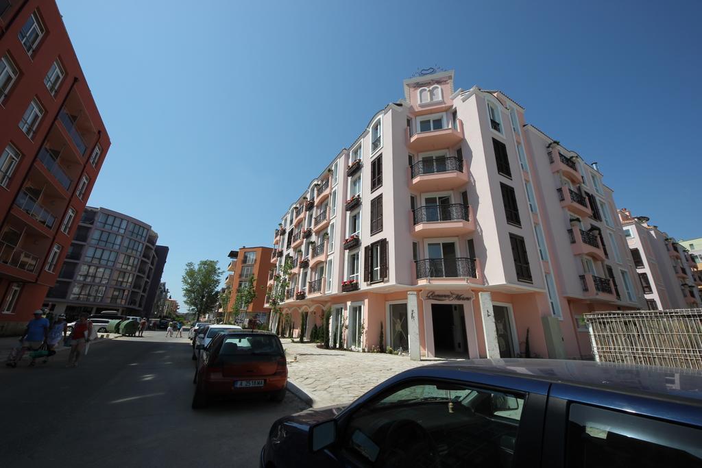 Menada Rainbow Apartments ซันนีบีช ภายนอก รูปภาพ