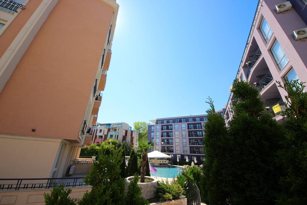 Menada Rainbow Apartments ซันนีบีช ภายนอก รูปภาพ
