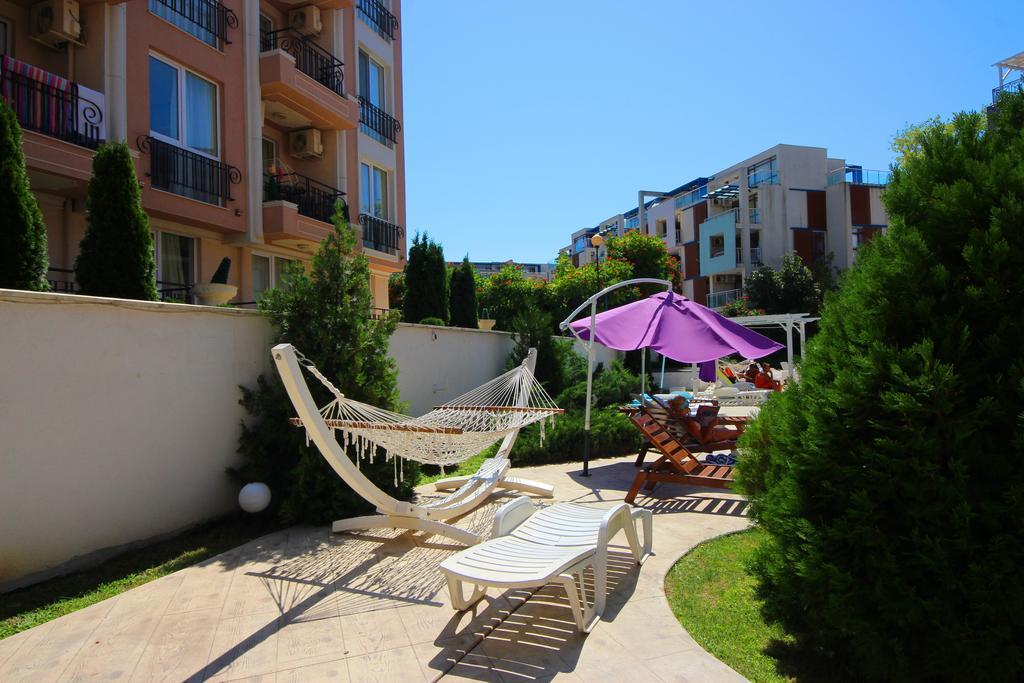 Menada Rainbow Apartments ซันนีบีช ภายนอก รูปภาพ