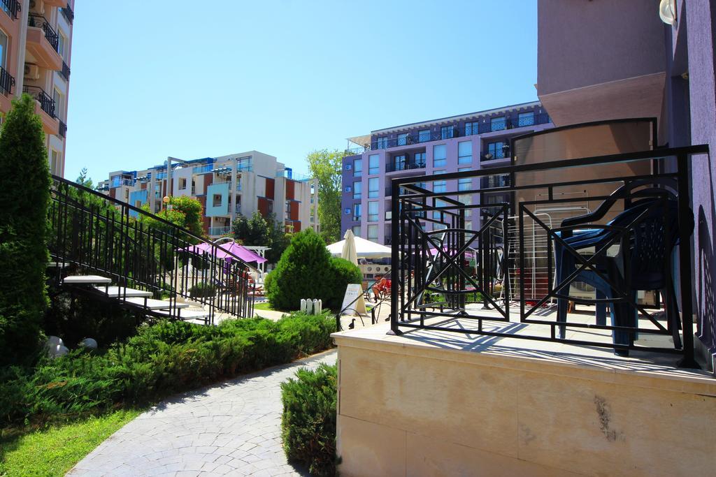 Menada Rainbow Apartments ซันนีบีช ภายนอก รูปภาพ