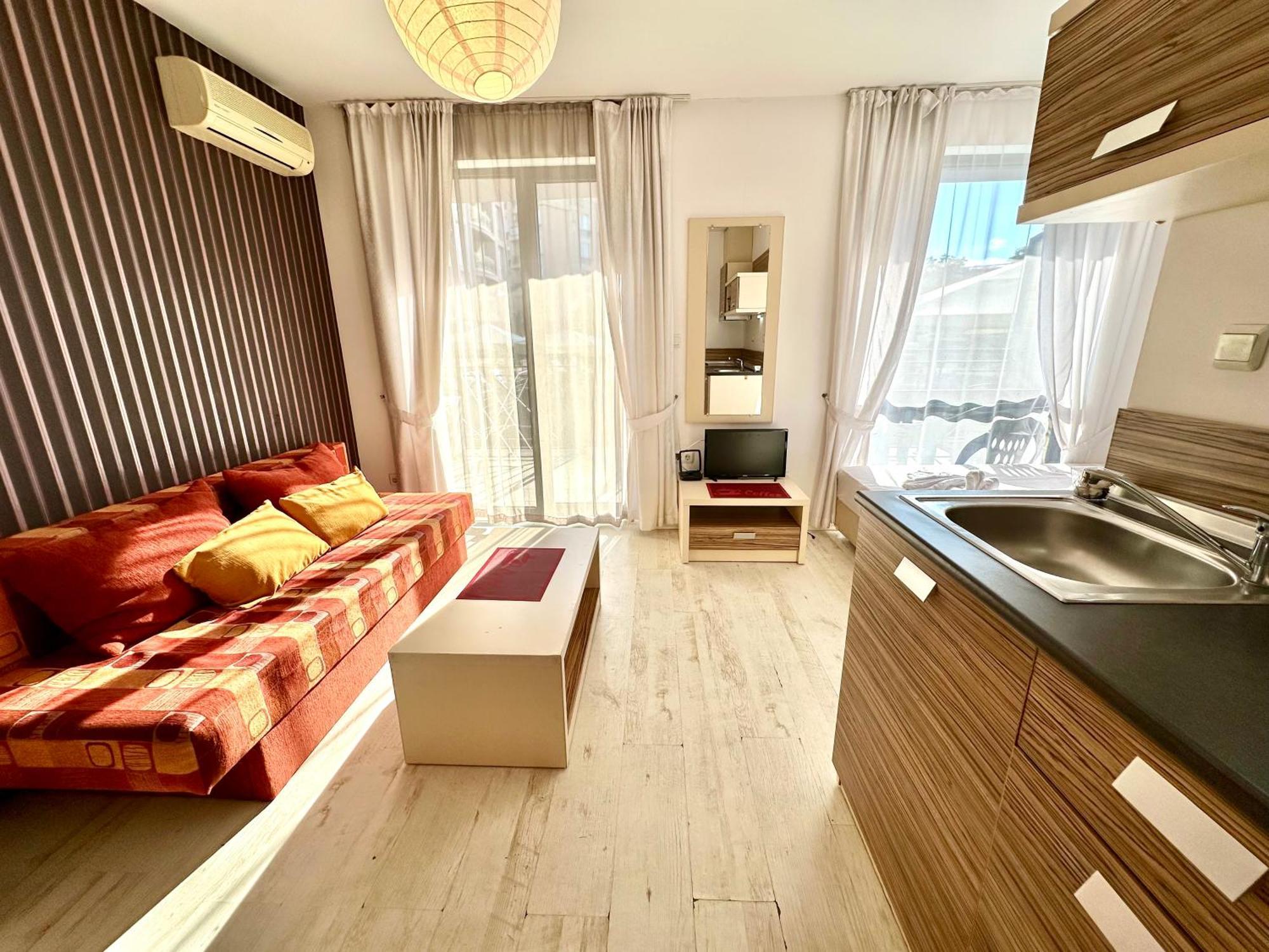 Menada Rainbow Apartments ซันนีบีช ภายนอก รูปภาพ