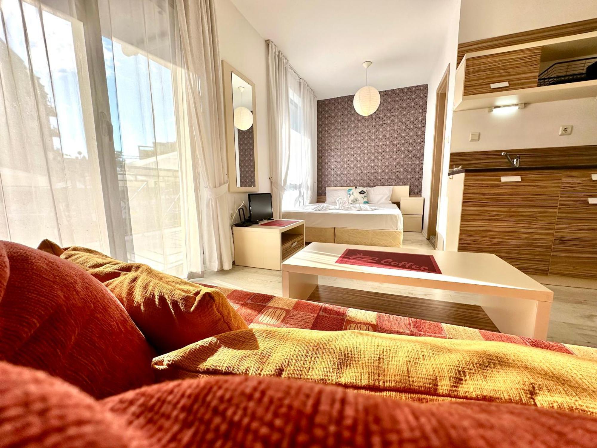 Menada Rainbow Apartments ซันนีบีช ภายนอก รูปภาพ