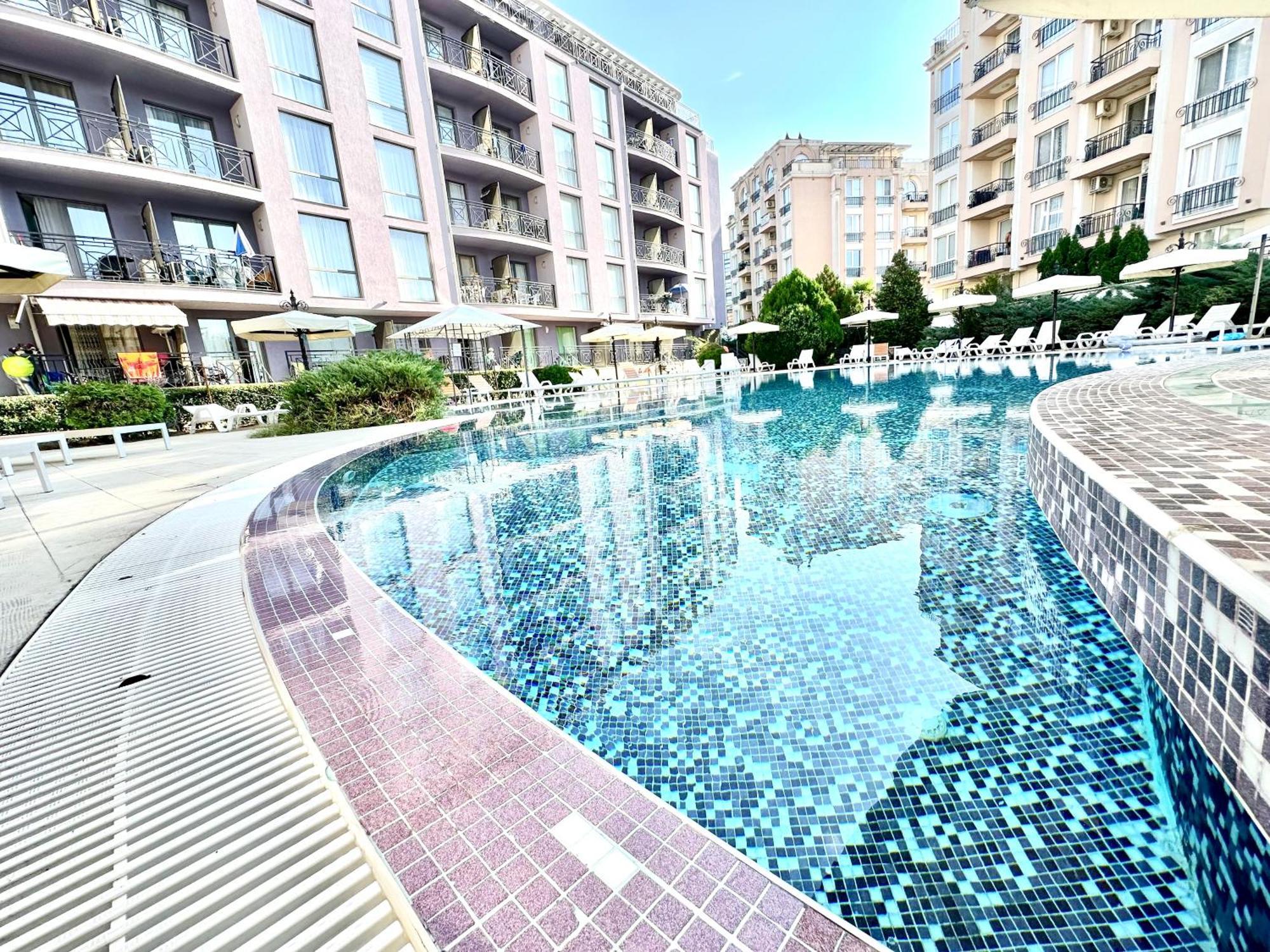 Menada Rainbow Apartments ซันนีบีช ภายนอก รูปภาพ