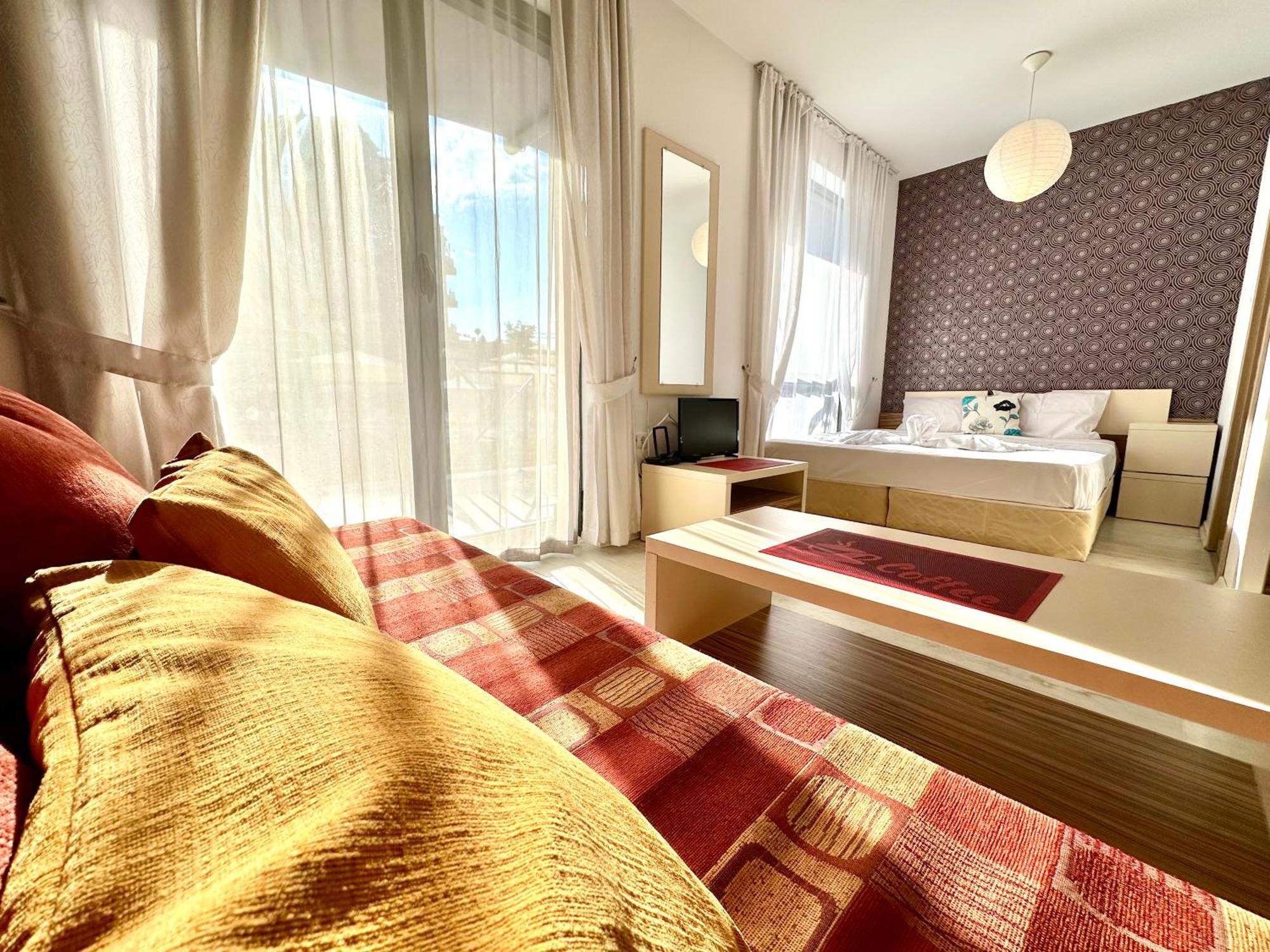 Menada Rainbow Apartments ซันนีบีช ภายนอก รูปภาพ