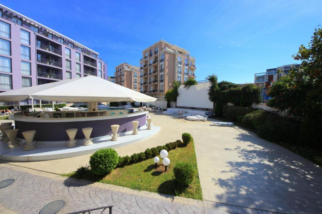 Menada Rainbow Apartments ซันนีบีช ภายนอก รูปภาพ