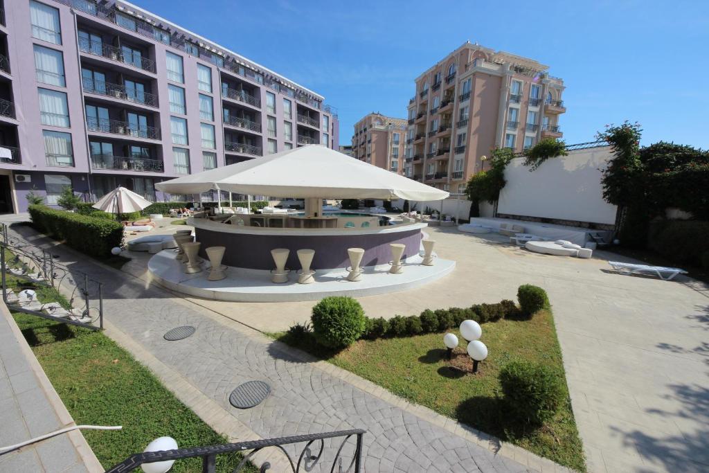 Menada Rainbow Apartments ซันนีบีช ภายนอก รูปภาพ